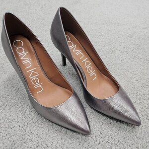Calvin Klein Gayle Pump in Anthracite - Size 7.5